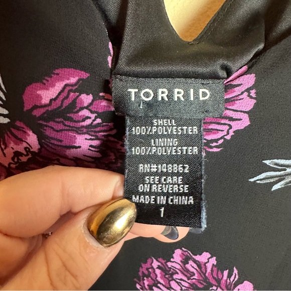 Torrid Black Pink Floral Chiffon Cage Crisscross Back Blouse Women’s Size 1X - Picture 11 of 13